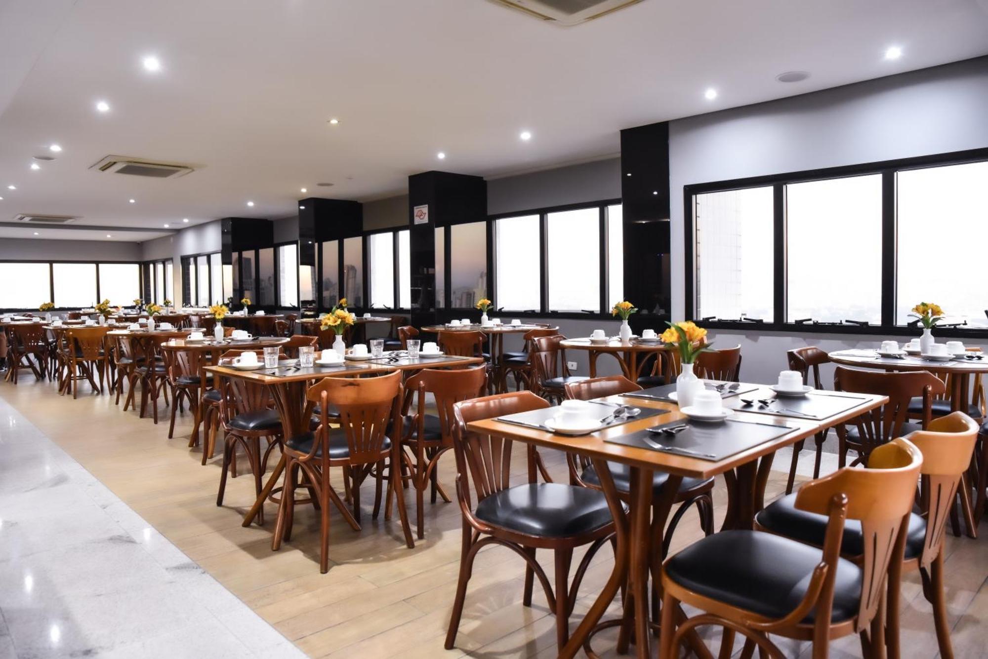 Plaza Small Town Flat 公寓式飯店