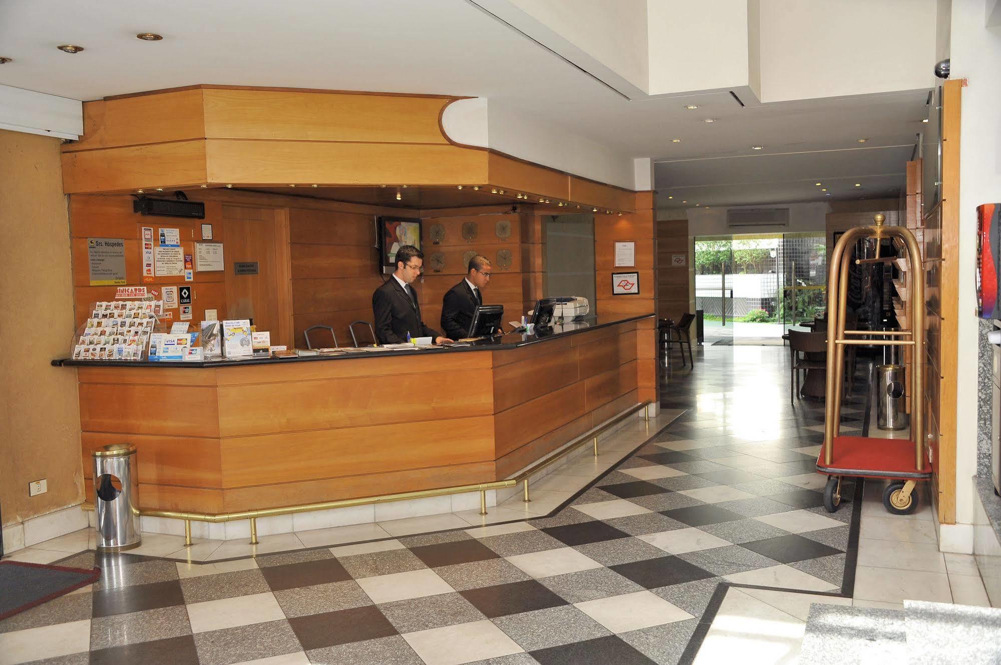 Plaza Small Town Flat 公寓式飯店 4*